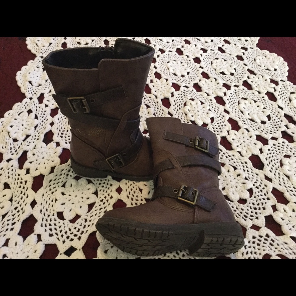 NWOT Kenneth Cole kids Shake N Flake 2  Size 8